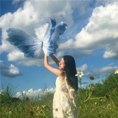 穿风信子蓝的少女